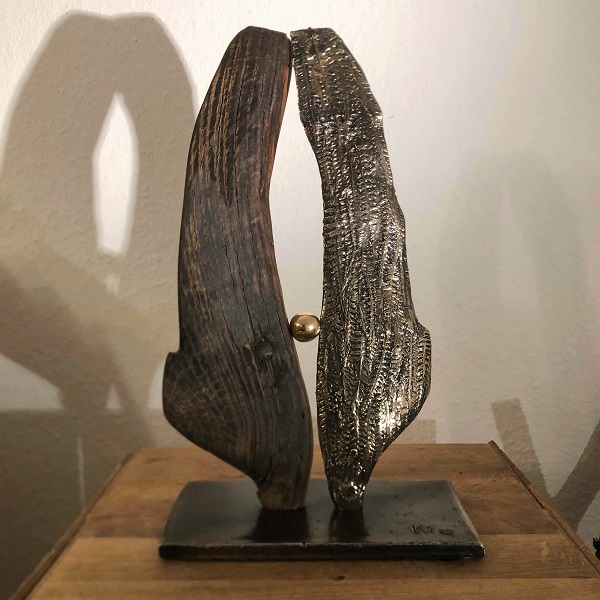 Flügel aus Holz und Bronze